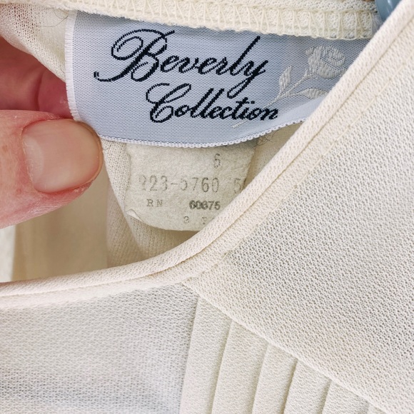 VINTAGE BEVERLY COLLECTION Cream Pleated Dress Polyester Size S - Picture 6 of 9